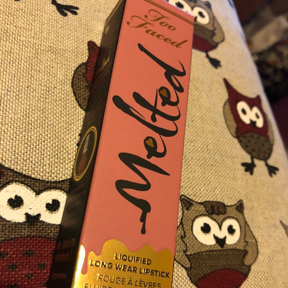 Two Faced Melted lippie in Chihuahua bnib